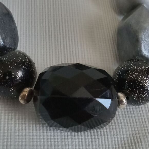 Black & Silvery Gray Multiple Shapes Chunky Beads Single Strand Fashion Necklace - Picture 3 of 10